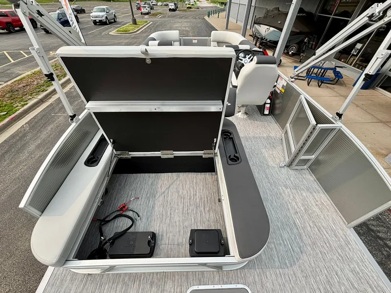 Slide: The Image of Bennington 22 SSB Snap 2025 - 21