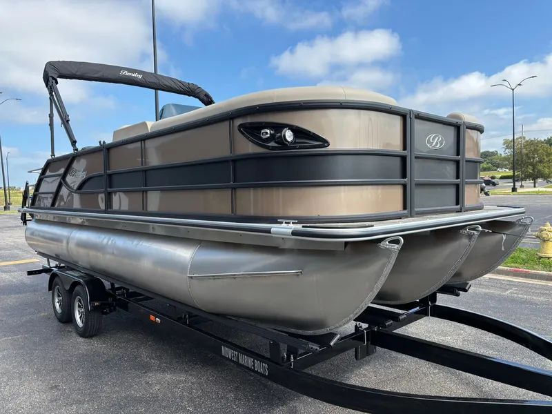 Slide: The Image of Bentley Pontoons 223 Legacy Swingback 2026 - 13