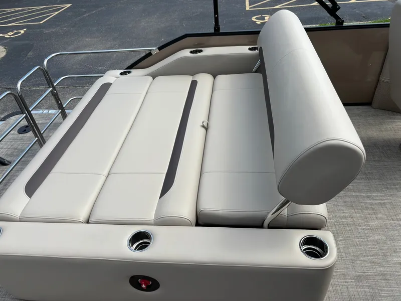 Slide: The Image of Bentley Pontoons 223 Legacy Swingback 2026 - 16