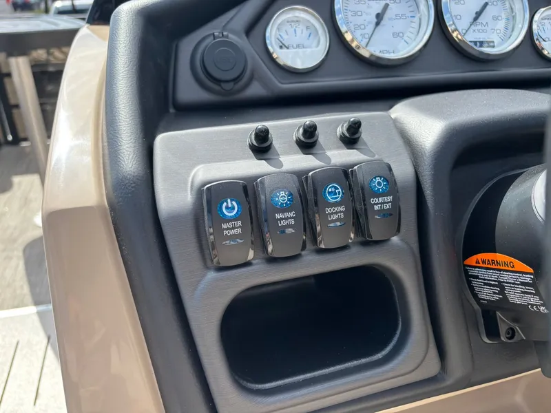 Slide: The Image of Bentley Pontoons 223 Legacy Swingback 2026 - 17