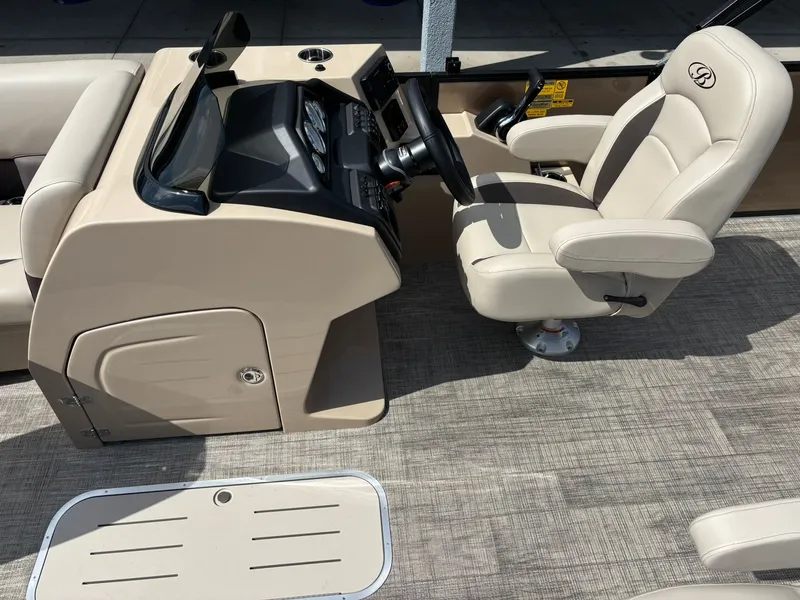 Slide: The Image of Bentley Pontoons 223 Legacy Swingback 2026 - 19