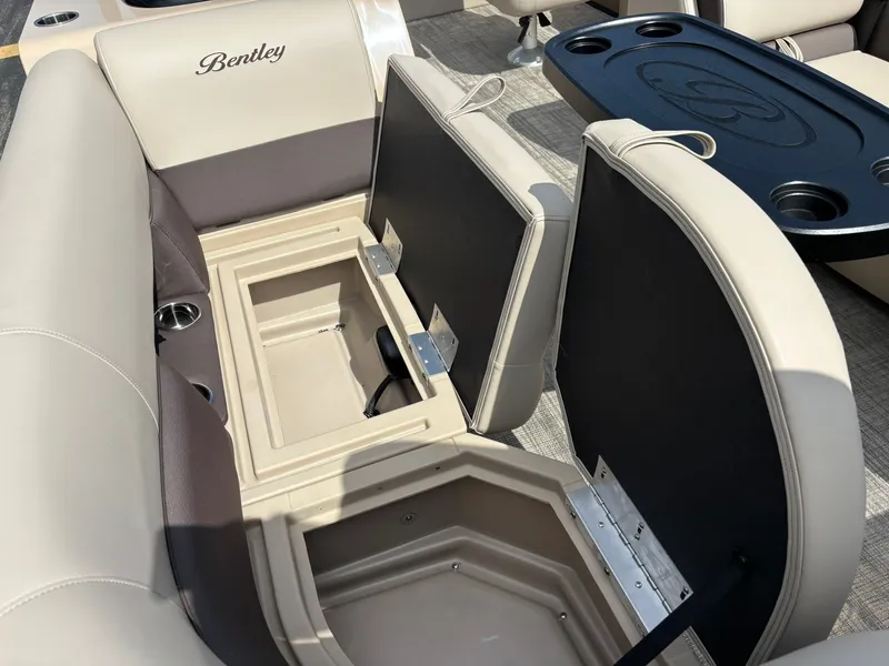 Slide: The Image of Bentley Pontoons 223 Legacy Swingback 2026 - 22