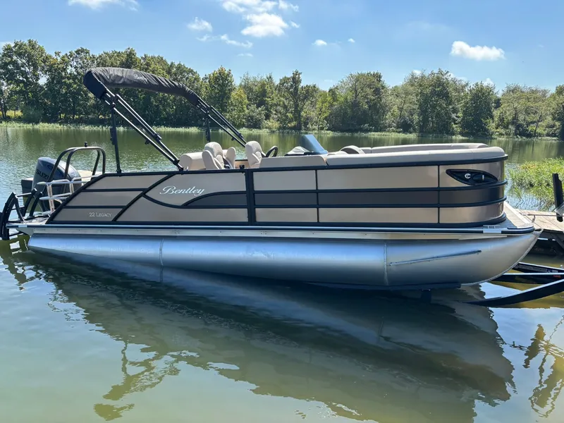 Slide: The Image of Bentley Pontoons 223 Legacy Swingback 2026 - 25