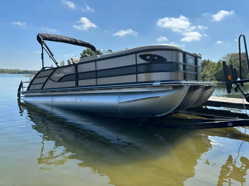Slide: The Image of Bentley Pontoons 223 Legacy Swingback 2026 - 26