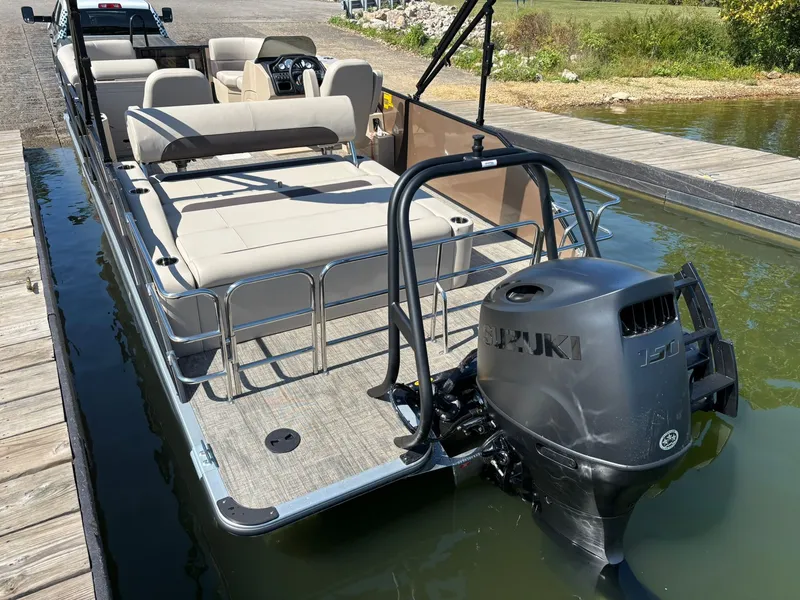 Slide: The Image of Bentley Pontoons 223 Legacy Swingback 2026 - 27