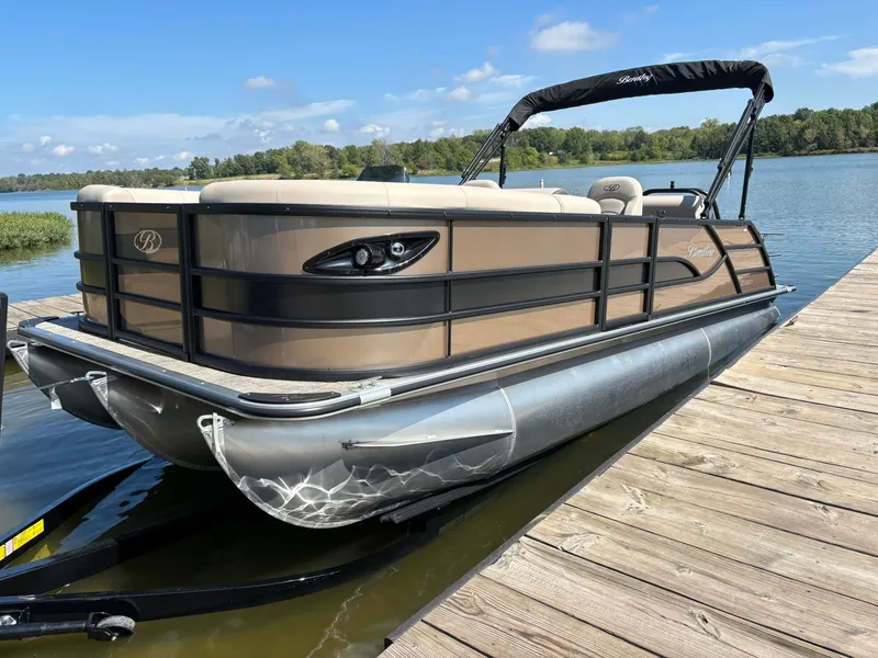 Slide: The Image of Bentley Pontoons 223 Legacy Swingback 2026 - 29