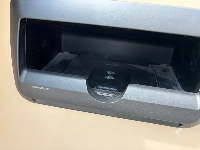 Slide: The Image of Bentley Pontoons 223 Legacy Swingback 2026 - 33