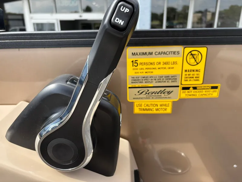 Slide: The Image of Bentley Pontoons 223 Legacy Swingback 2026 - 34