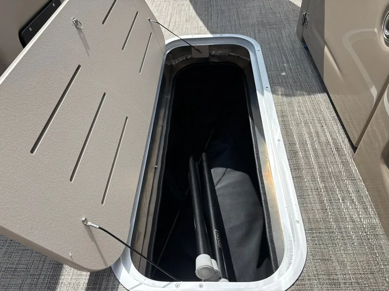 Slide: The Image of Bentley Pontoons 223 Legacy Swingback 2026 - 37