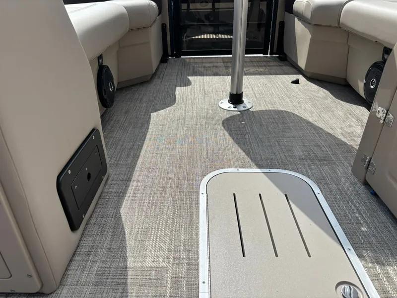 Slide: The Image of Bentley Pontoons 223 Legacy Swingback 2026 - 39