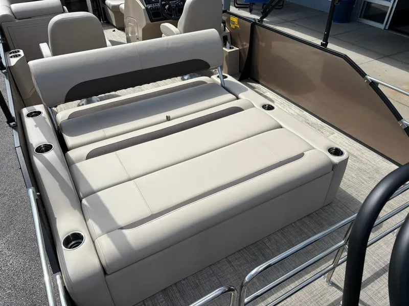 Slide: The Image of Bentley Pontoons 223 Legacy Swingback 2026 - 4