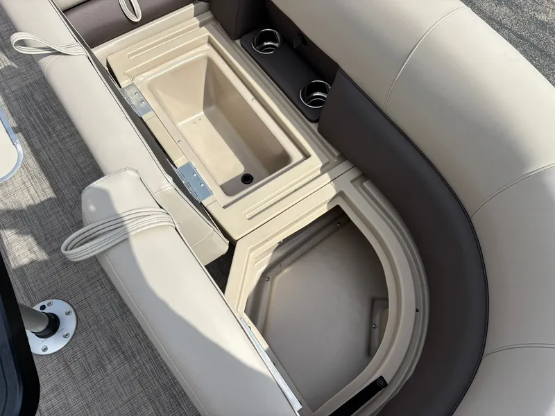 Slide: The Image of Bentley Pontoons 223 Legacy Swingback 2026 - 40