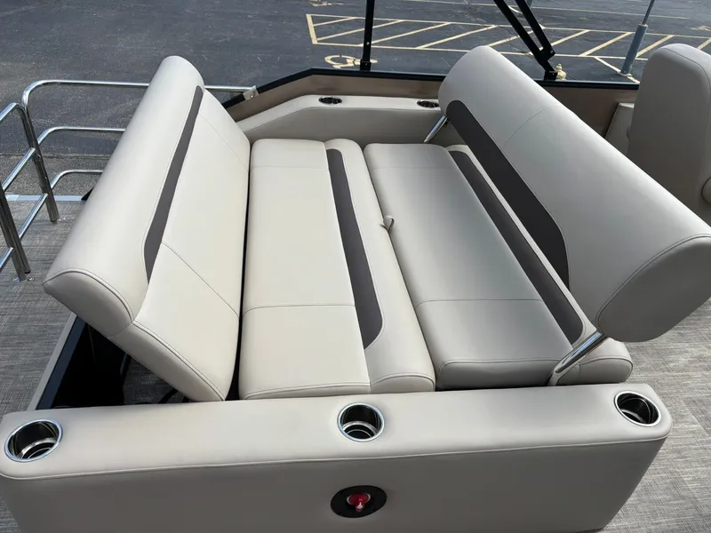 Slide: The Image of Bentley Pontoons 223 Legacy Swingback 2026 - 7