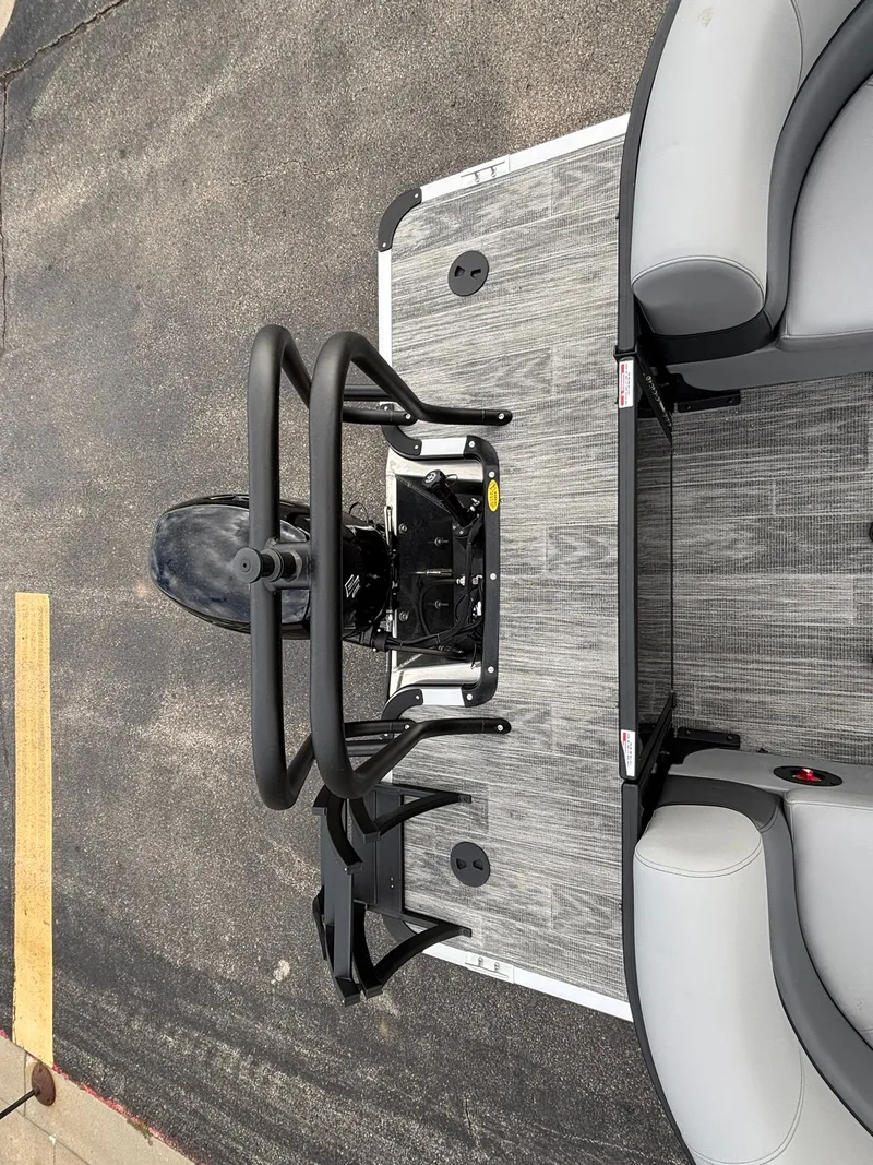 Slide: The Image of Bentley Pontoons 200 Fish CWT 2026 - 10