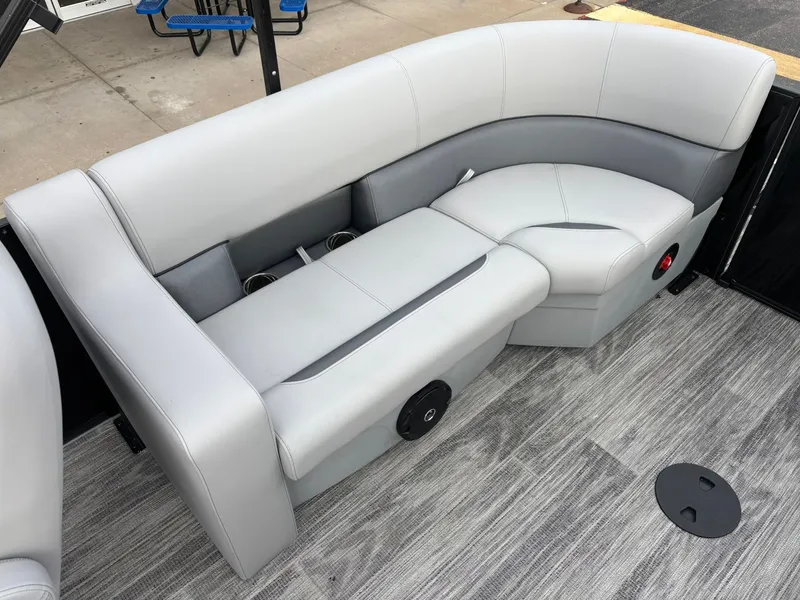 Slide: The Image of Bentley Pontoons 200 Fish CWT 2026 - 14