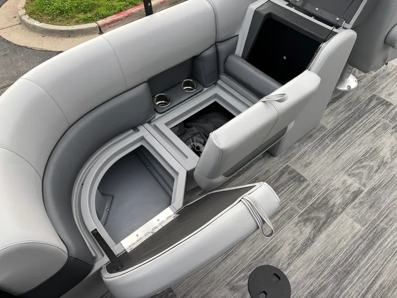 Slide: The Image of Bentley Pontoons 200 Fish CWT 2026 - 16