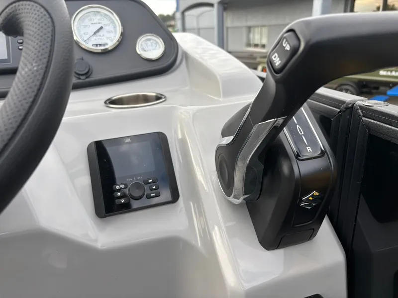 Slide: The Image of Bentley Pontoons 200 Fish CWT 2026 - 20