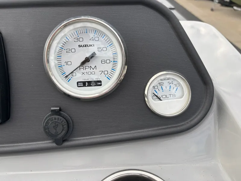 Slide: The Image of Bentley Pontoons 200 Fish CWT 2026 - 22