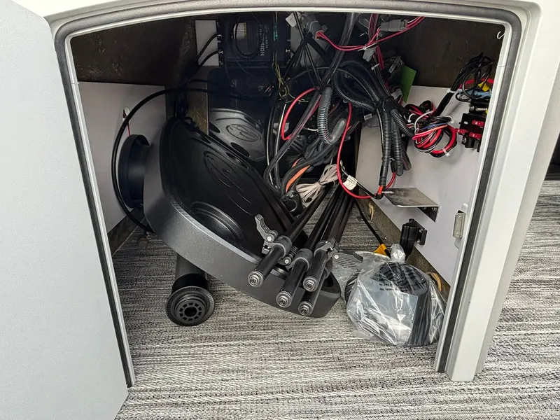 Slide: The Image of Bentley Pontoons 200 Fish CWT 2026 - 26