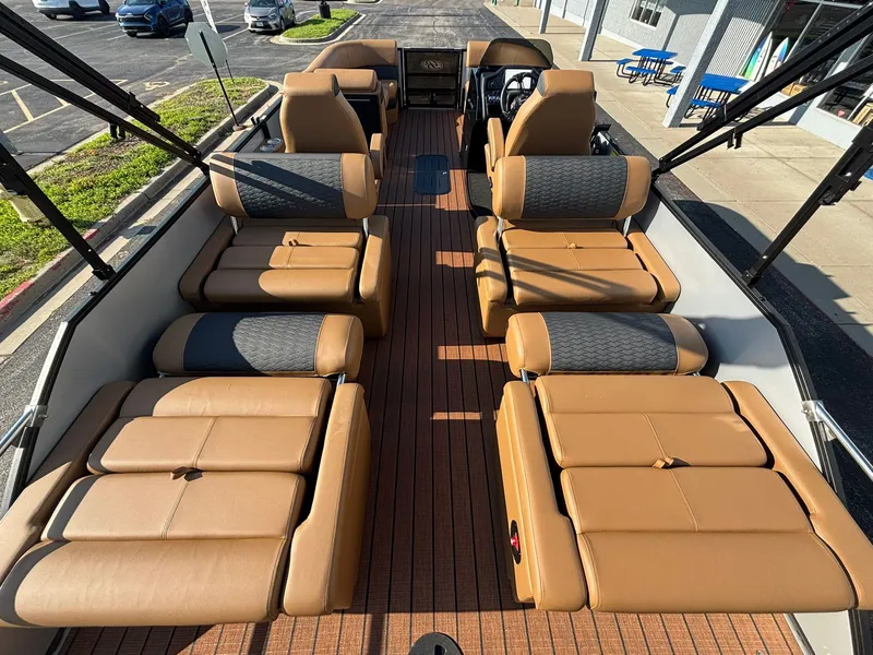 Slide: The Image of Bentley Pontoons 223 Elite QSB 2026 - 15