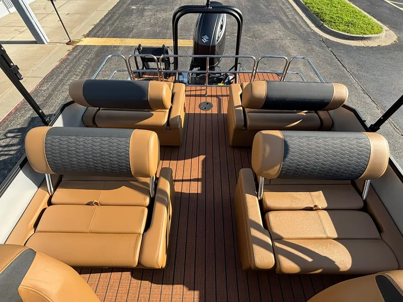 Slide: The Image of Bentley Pontoons 223 Elite QSB 2026 - 17