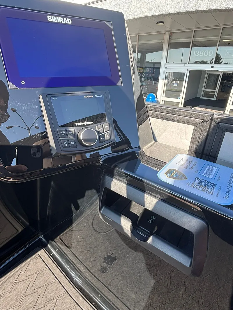 Slide: The Image of Bentley Pontoons 223 Elite QSB 2026 - 20