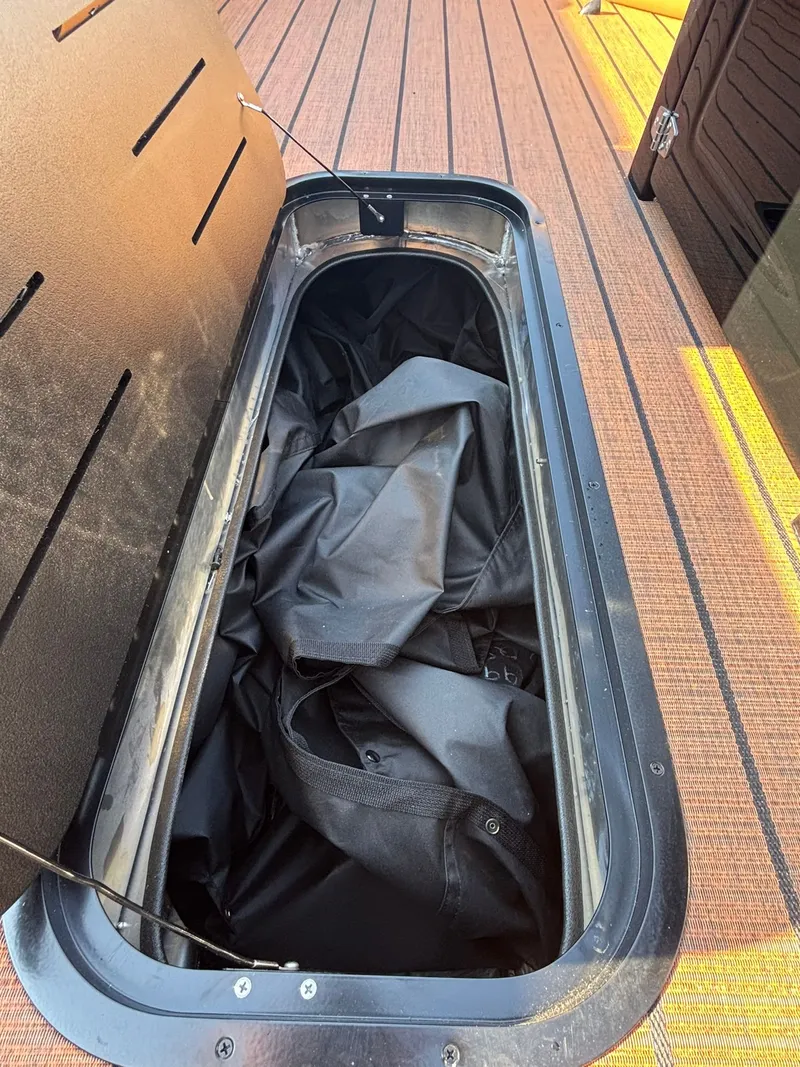 Slide: The Image of Bentley Pontoons 223 Elite QSB 2026 - 24