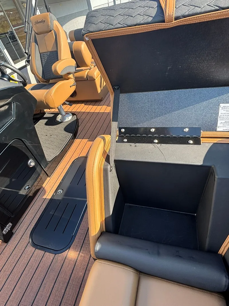 Slide: The Image of Bentley Pontoons 223 Elite QSB 2026 - 29