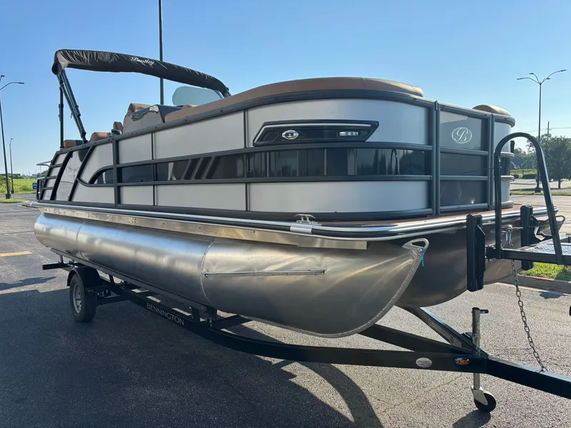 Slide: The Image of Bentley Pontoons 223 Elite QSB 2026 - 3