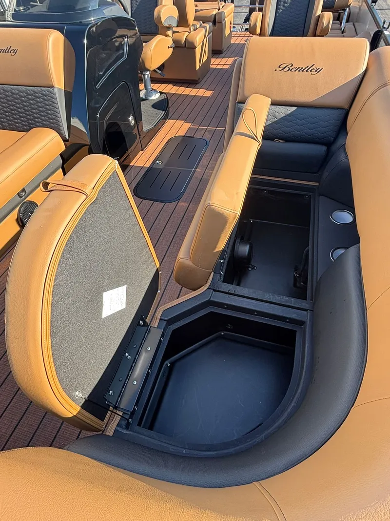 Slide: The Image of Bentley Pontoons 223 Elite QSB 2026 - 30