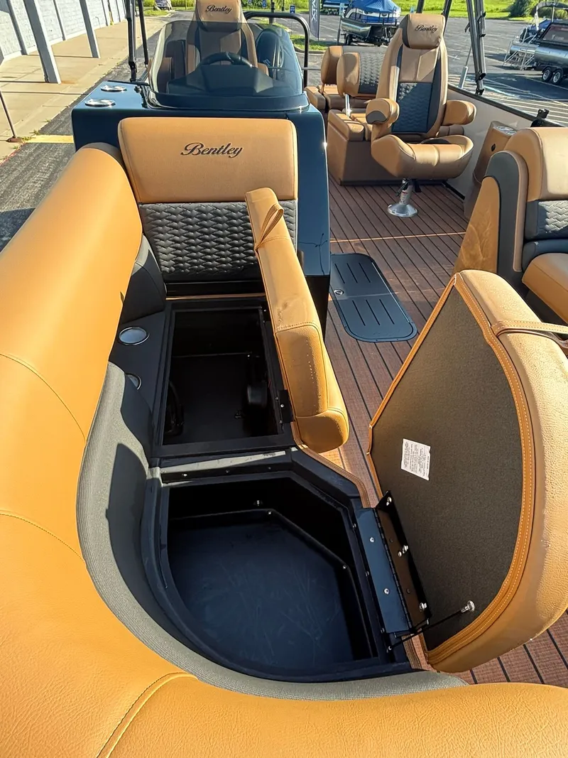 Slide: The Image of Bentley Pontoons 223 Elite QSB 2026 - 32