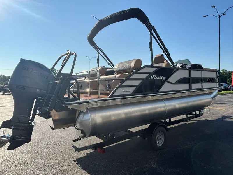 Slide: The Image of Bentley Pontoons 223 Elite QSB 2026 - 37