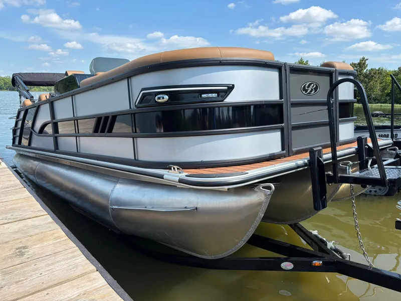 Slide: The Image of Bentley Pontoons 223 Elite QSB 2026 - 6