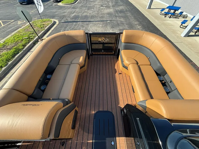 Slide: The Image of Bentley Pontoons 223 Elite QSB 2026 - 7