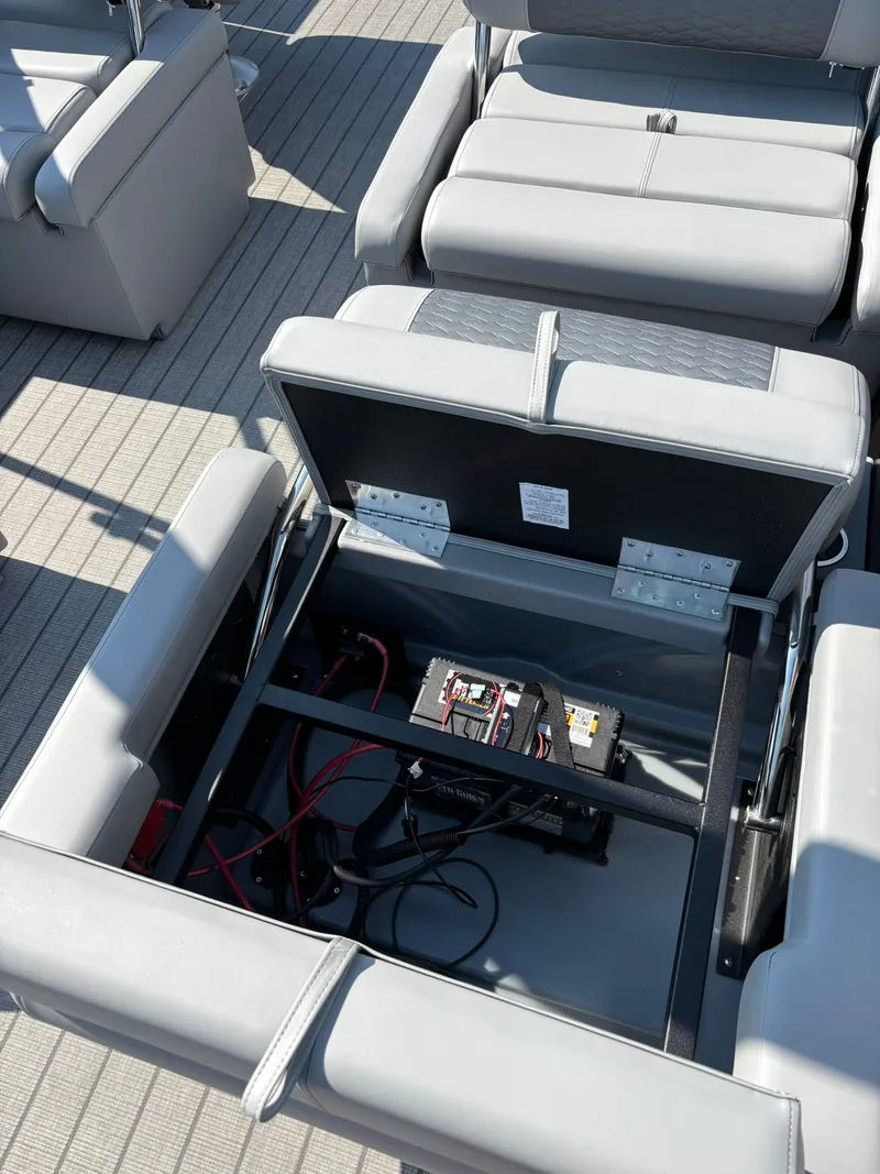 Slide: The Image of Bentley Pontoons 223 Elite QSB 2026 - 12