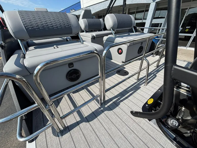 Slide: The Image of Bentley Pontoons 223 Elite QSB 2026 - 13