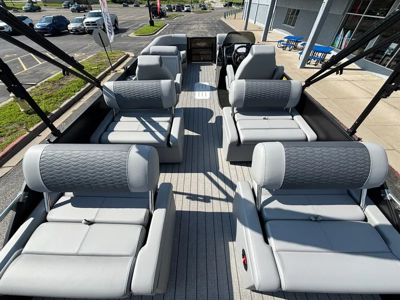 Slide: The Image of Bentley Pontoons 223 Elite QSB 2026 - 14