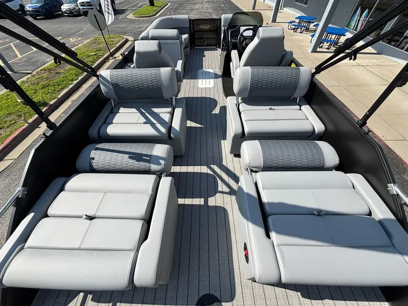 Slide: The Image of Bentley Pontoons 223 Elite QSB 2026 - 15