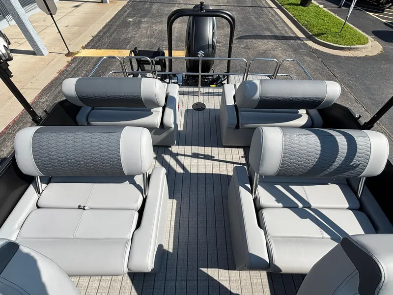 Slide: The Image of Bentley Pontoons 223 Elite QSB 2026 - 17