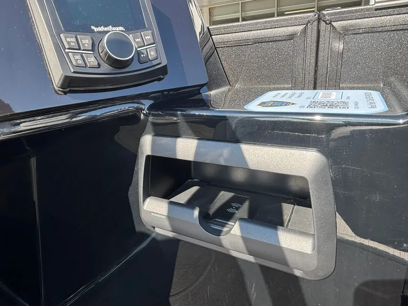 Slide: The Image of Bentley Pontoons 223 Elite QSB 2026 - 18