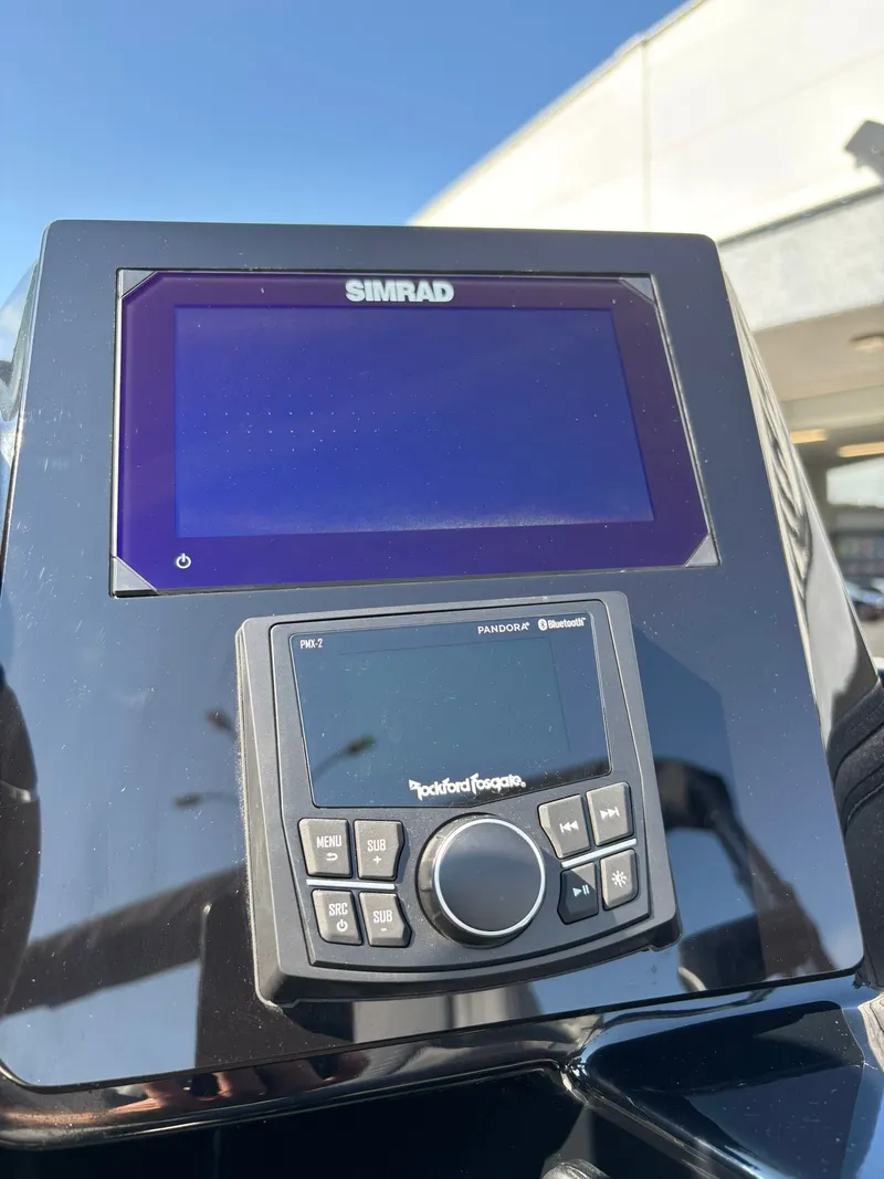 Slide: The Image of Bentley Pontoons 223 Elite QSB 2026 - 20