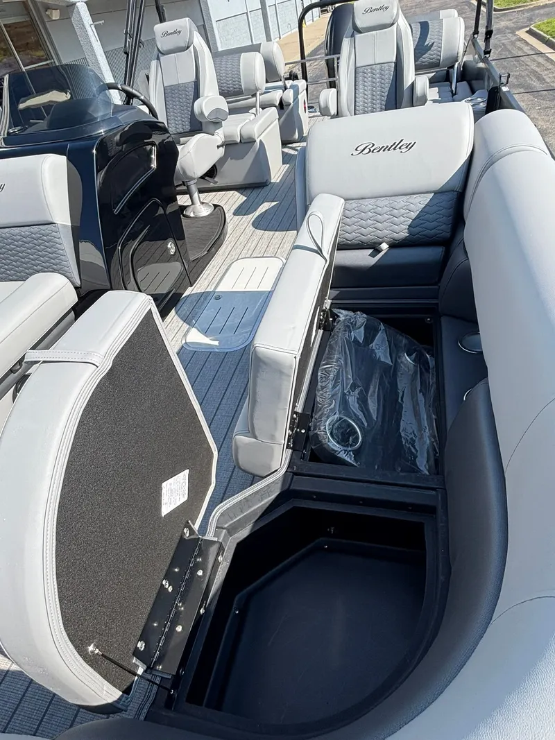 Slide: The Image of Bentley Pontoons 223 Elite QSB 2026 - 30
