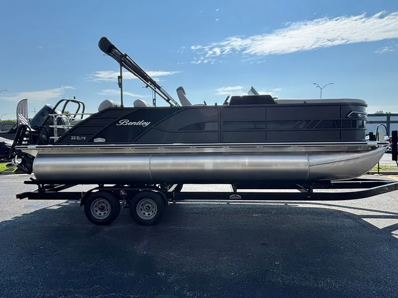 Slide: The Image of Bentley Pontoons 223 Elite QSB 2026 - 4