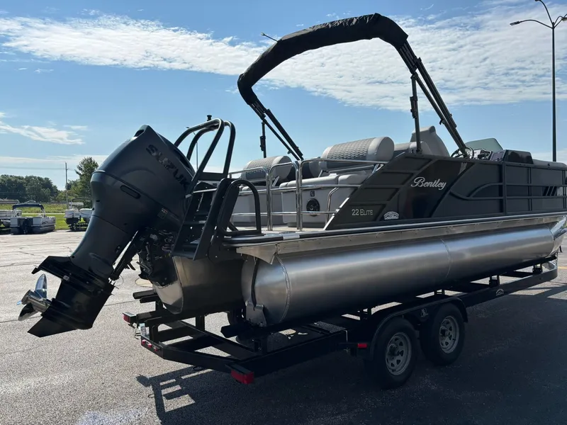 Slide: The Image of Bentley Pontoons 223 Elite QSB 2026 - 5