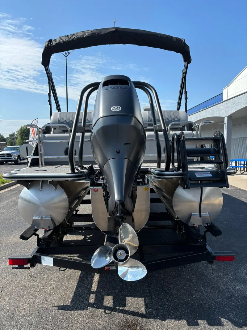 Slide: The Image of Bentley Pontoons 223 Elite QSB 2026 - 6