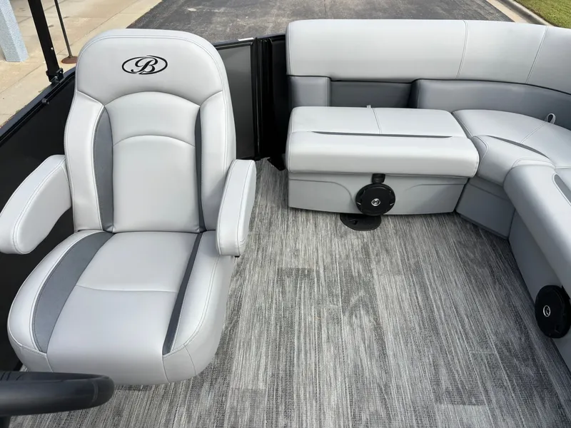 Slide: The Image of Bentley Pontoons 160 LE CR 2026 - 11