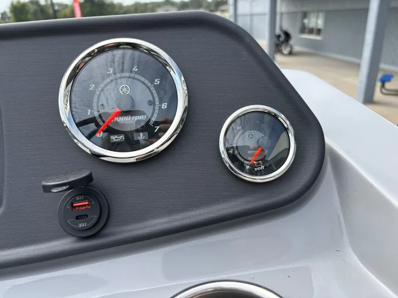 Slide: The Image of Bentley Pontoons 160 LE CR 2026 - 15