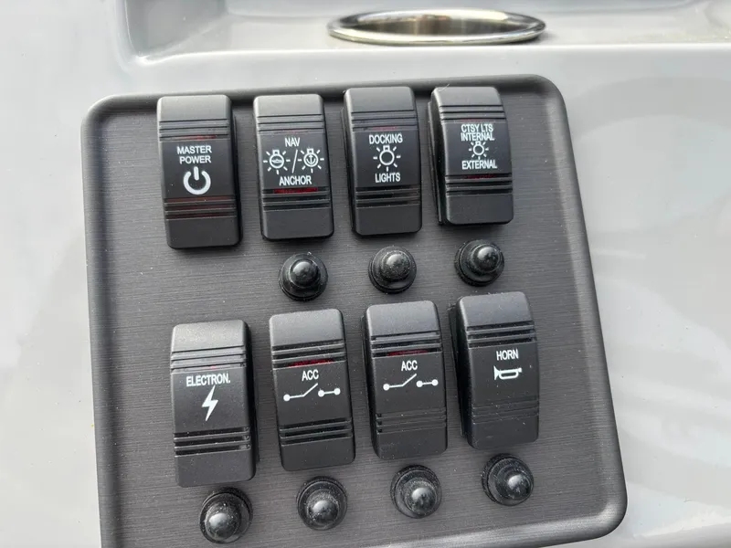 Slide: The Image of Bentley Pontoons 160 LE CR 2026 - 17