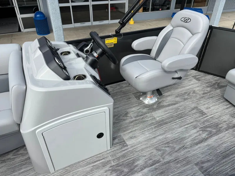 Slide: The Image of Bentley Pontoons 160 LE CR 2026 - 19