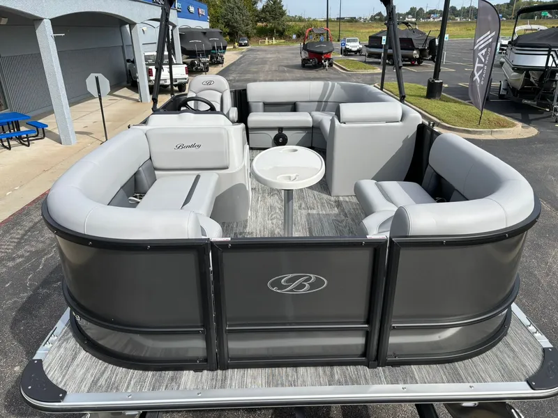 Slide: The Image of Bentley Pontoons 160 LE CR 2026 - 25